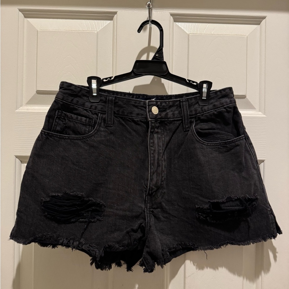 Hollister Ultra High Rise Relaxed Vintage Short 3” Size 7/28